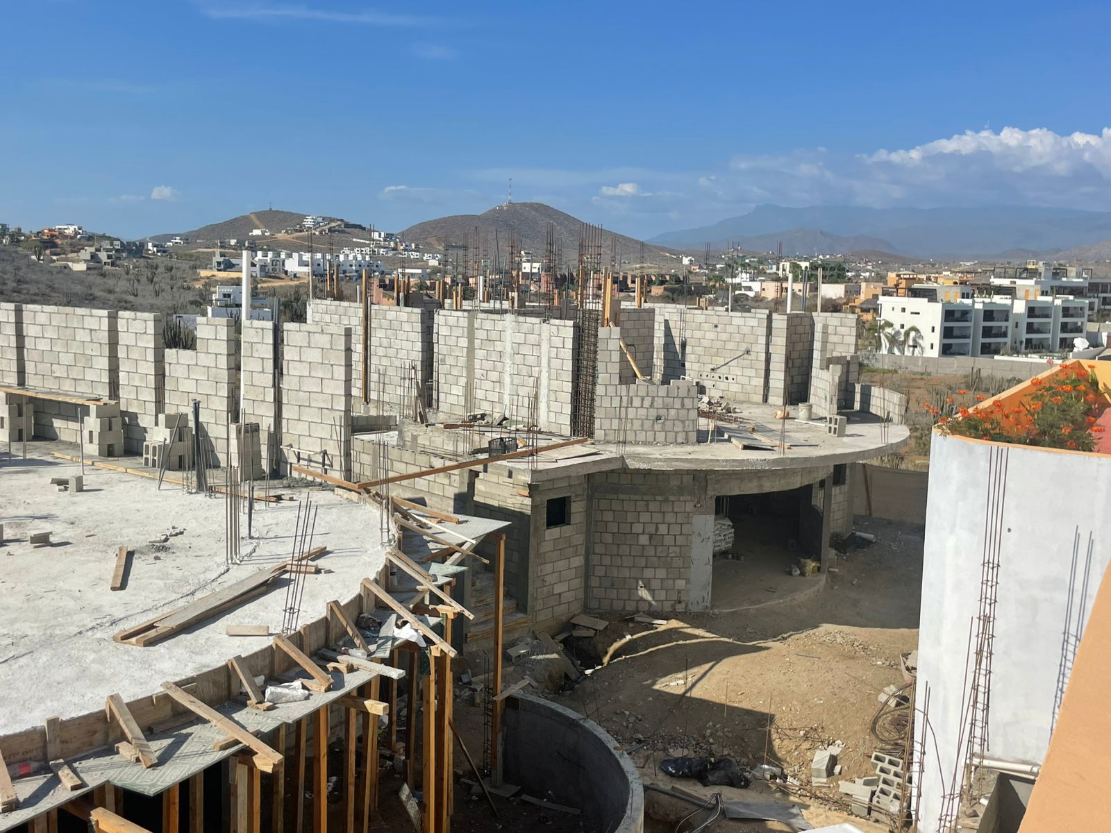 Rhino Construccion
